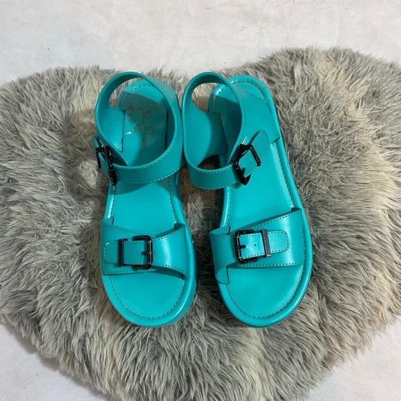 Platform buckle sandals - Picture 2 of 3